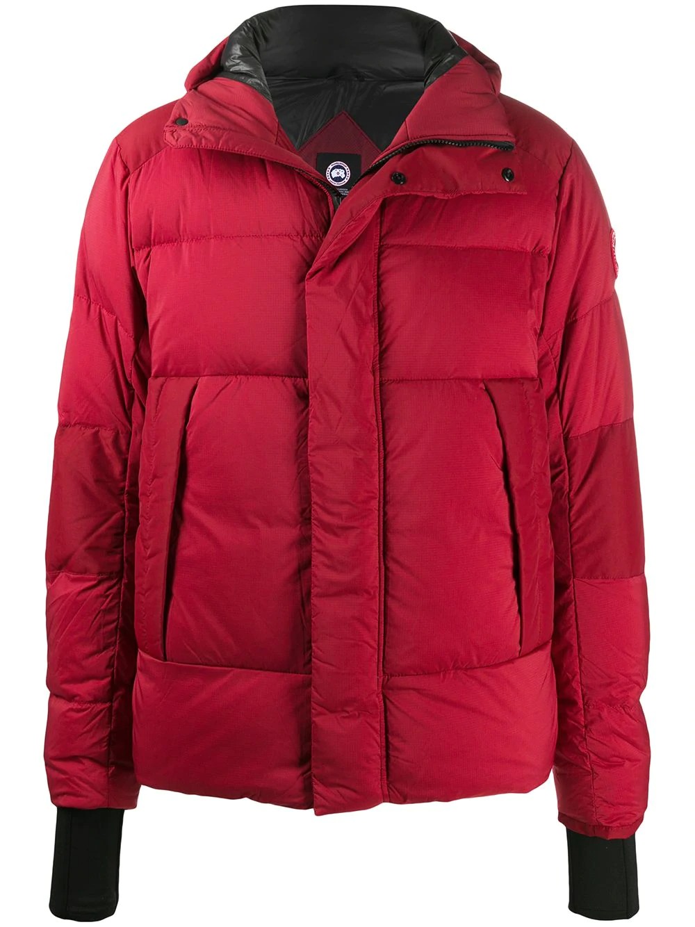 赤のダウンジャケットが冬コーデをリフレッシュするのに使える おすすめアイテムを厳選紹介 メンズファッションメディア Otokomaeotokomae 男前研究所
