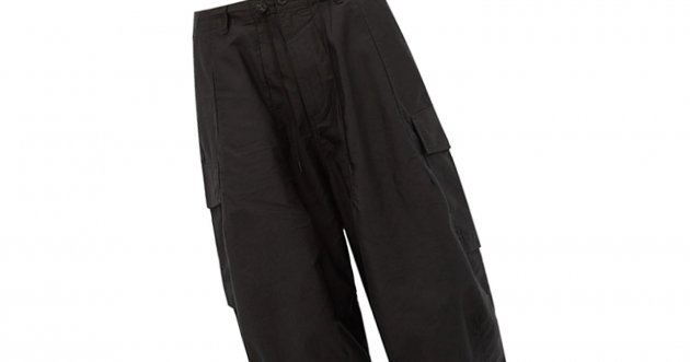Wide black pants are very wearable! Selected recommended items