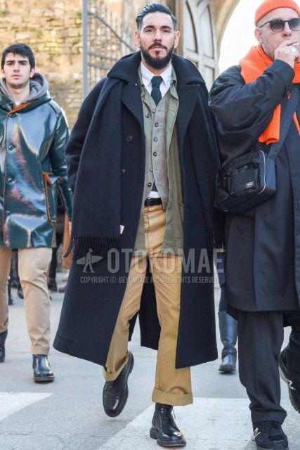 Dark gray solid color scarf/stall, dark gray solid color Ulster coat, olive green solid color shirt jacket, gray solid color gilet, white solid color shirt, black solid color leather belt, beige solid color chinos, beige solid color wide pants, black boots, gray solid color tie Men's fall/winter outfits and outfits with this combination.