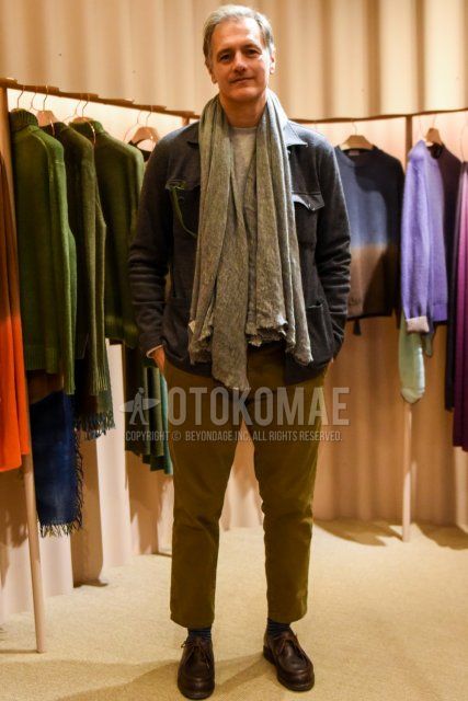 Men's fall/winter outfit with plain gray scarf/stall, plain gray shirt jacket, plain beige chinos, plain beige cropped pants, gray/black border socks, and Tyrolean brown leather shoes.