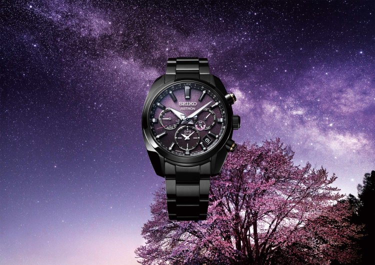 <セイコー アストロン> オールブラックのケースと濃い紫がベースとなっているラメ入りのグラデーションダイヤルで"夜桜"が表現されたGPS ソーラーウォッチ