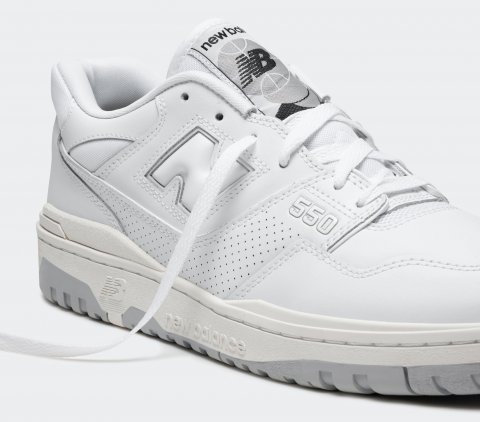 New Balance's 80's basketball shoe, the "BB550," is back again in monotone colors!