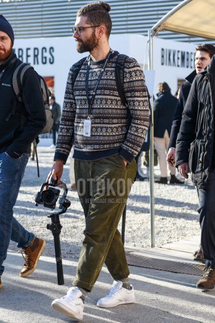 Men's spring/autumn coordinate and outfit with plain black glasses, grey top/inner sweater, olive green plain winter pants (corduroy,velour), multi-colored socks socks, white low-cut Reebok sneakers.