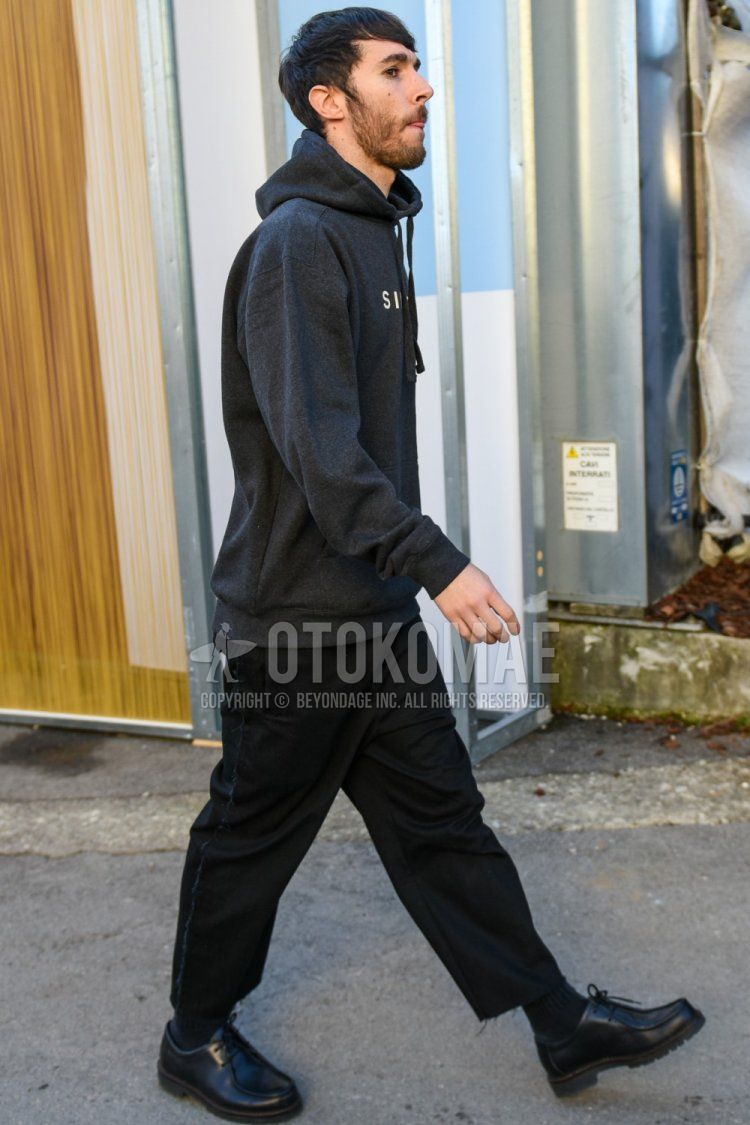 Men's spring and autumn coordinate and outfit with plain gray hoodie, plain black cotton pants, plain black cropped pants, plain black socks, and black leather shoes.