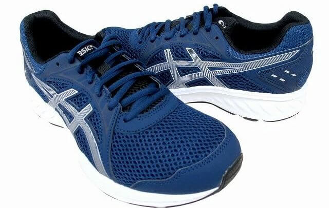 ネイビー ブルースニーカー コーデ特集 クールな足元で魅せる注目のメンズ着こなし アイテム紹介 メンズファッションメディア Iicf ページ 6iicf 男前研究所 ページ 6