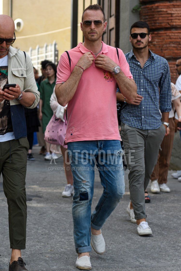 Men's spring/summer coordinate and outfit with plain pink polo shirt, plain blue damaged jeans, and white striped espadrilles.
