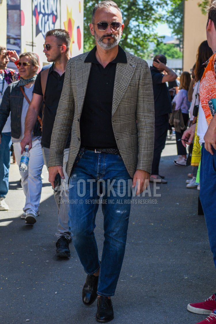 Men's spring and fall outfit and outfit with plain brown-gold sunglasses, glen check gray check tailored jacket, plain black polo shirt, plain black mesh belt, plain leather belt, plain blue damaged jeans, and black straight tip leather shoes.