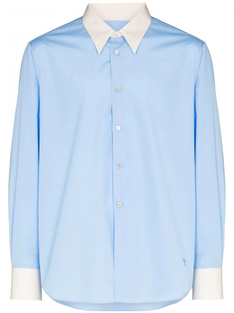 For example, a long-sleeved shirt and shorts combination like this...