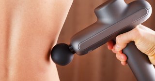 筋肉の凝りを狙い撃ち！巷で話題のマッサージガンとは？
