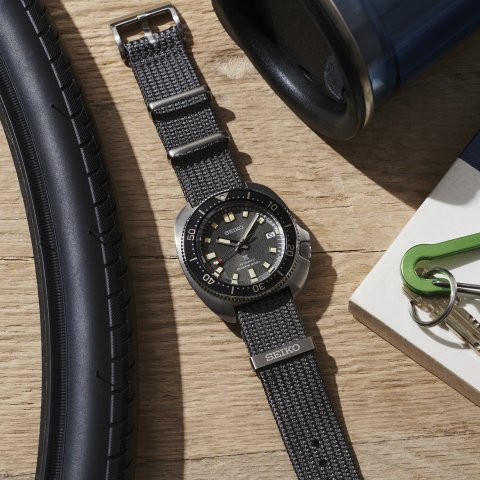 The first Seiko Divers model with a fabric strap was born!