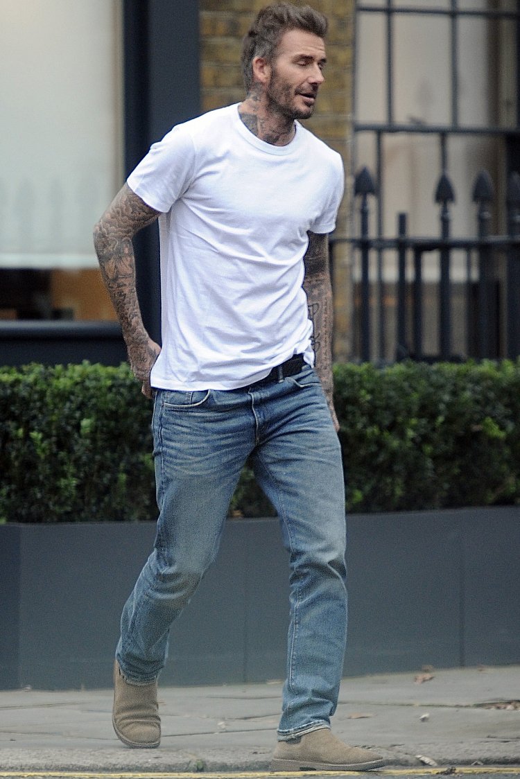 EXCLUSIVE: David Beckham Out Christmas Shopping