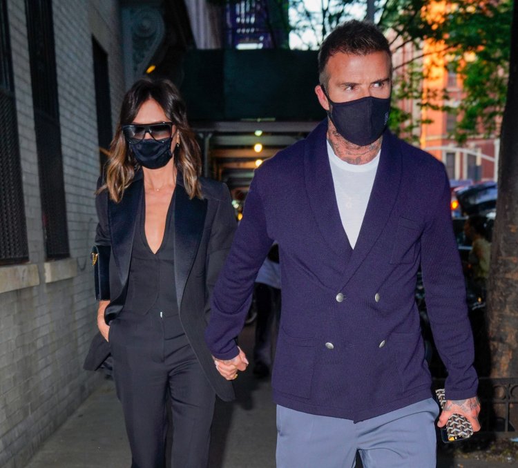 Victoria Beckham and David Beckham walk hand-in-hand to dinner at Carbone