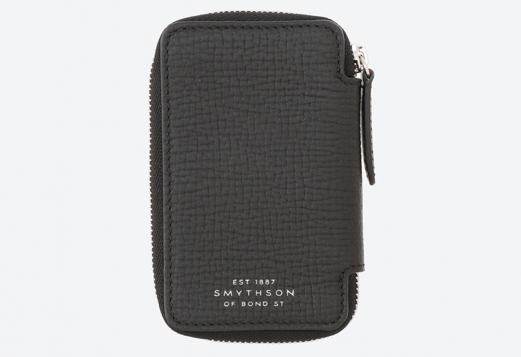 Simple design with the texture of fine leather " SMYTHSON Zip Key Case