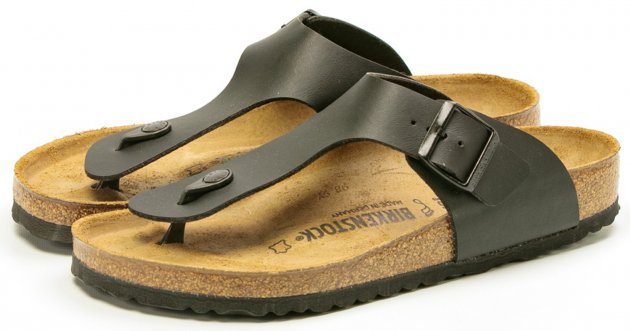 What are the three characteristics of Birkenstock’s RAMSES tongue sandals?