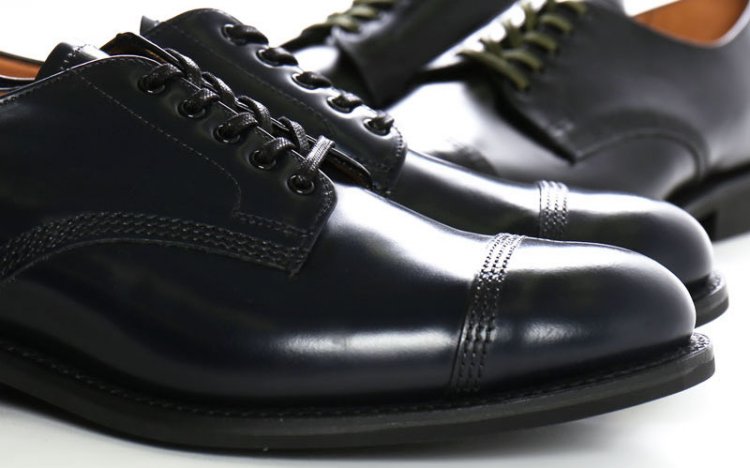 Sanders "Military Collection" features 1) "Polished leather with a beautiful luster as if it were cordovan.