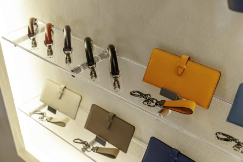 Made-to-order "Leather New Dulles Bags" available in 10 colors.