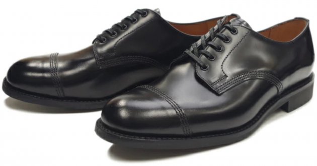 What is the appeal of the “Military Derby Shoes,” a classic model from Sanders’ Japan-only collection?