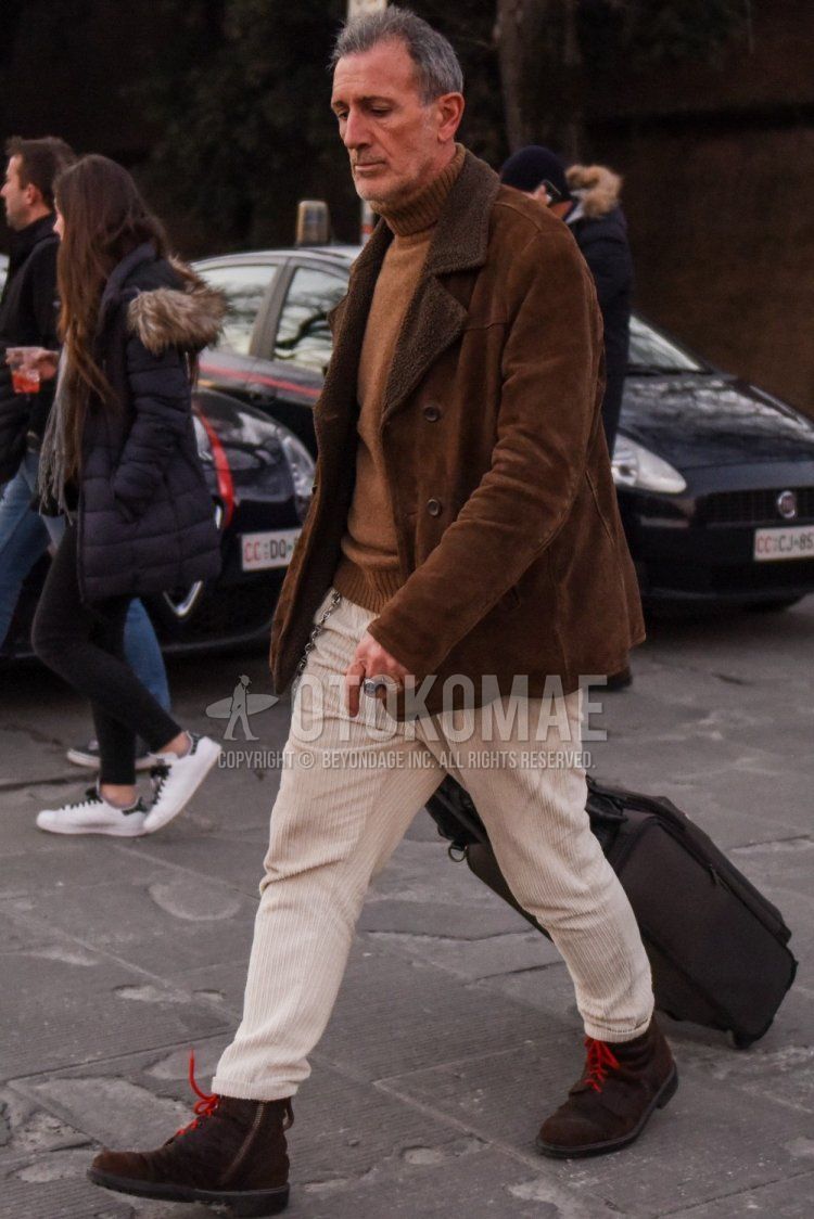 Men's fall/winter coordinate and outfit with plain brown P-coat, plain beige turtleneck knit, plain white winter pants (corduroy,velour), and suede brown boots.