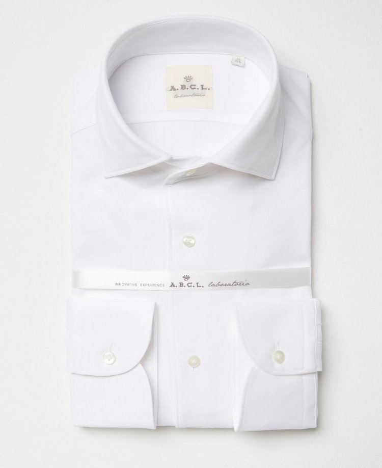 主力商品の「46 ゲージ 日本製ニットシャツ」は上品顔で着心地もケアもラクちん！