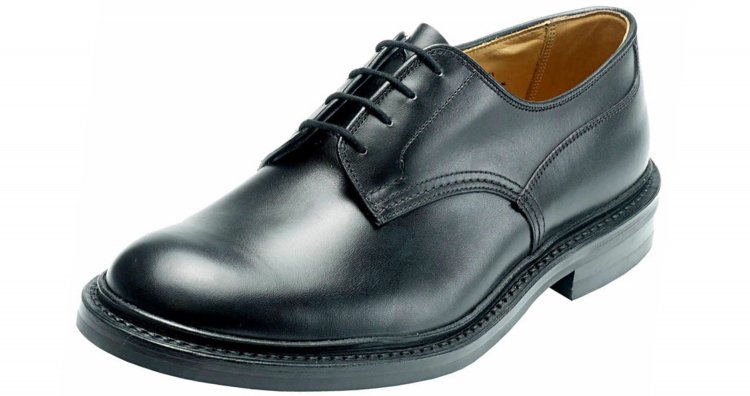 What are the six characteristics of the Trickers "Woodstock" external plain toe shoe?