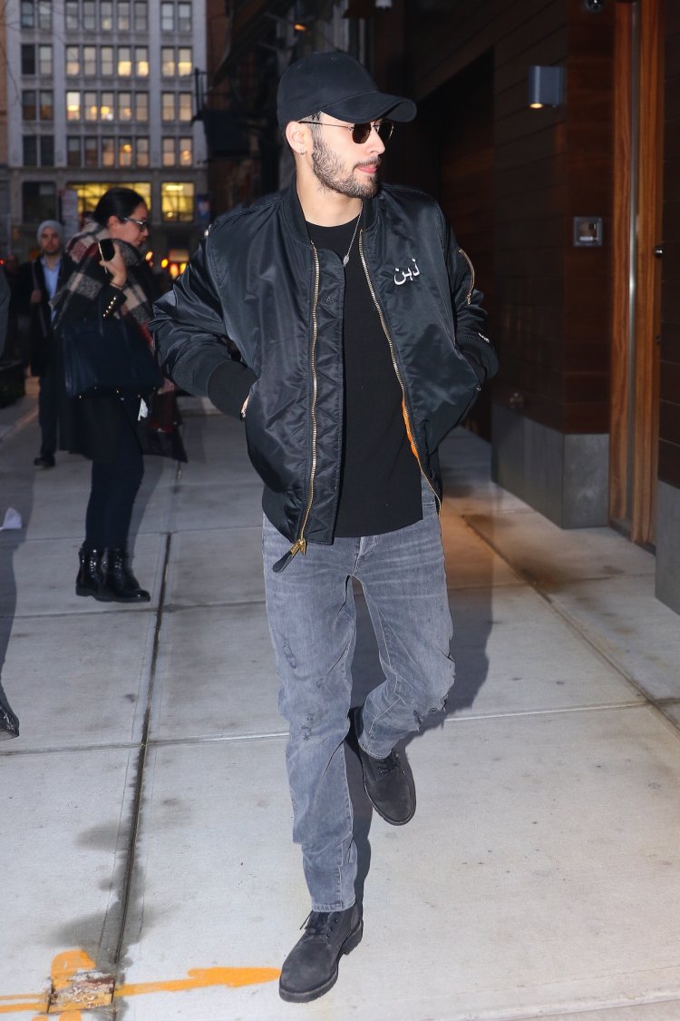 Zayn Malik stops by his girl's place in NYC