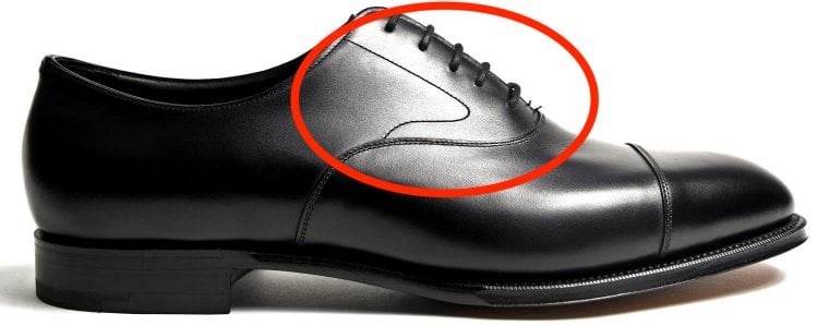 正解は“内羽根式”！フォーマルなスタイルに使いやすい革靴