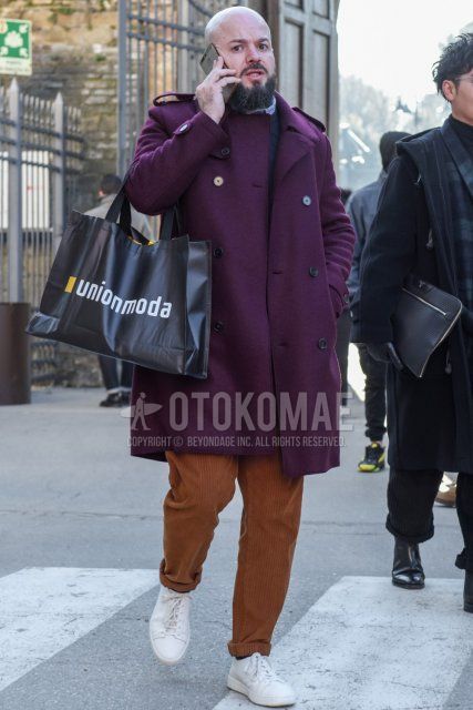 Men's fall/winter coordinate and outfit with purple solid color trench coat, gray solid color sweater, brown solid color winter pants (corduroy,velour), white low-cut sneakers.