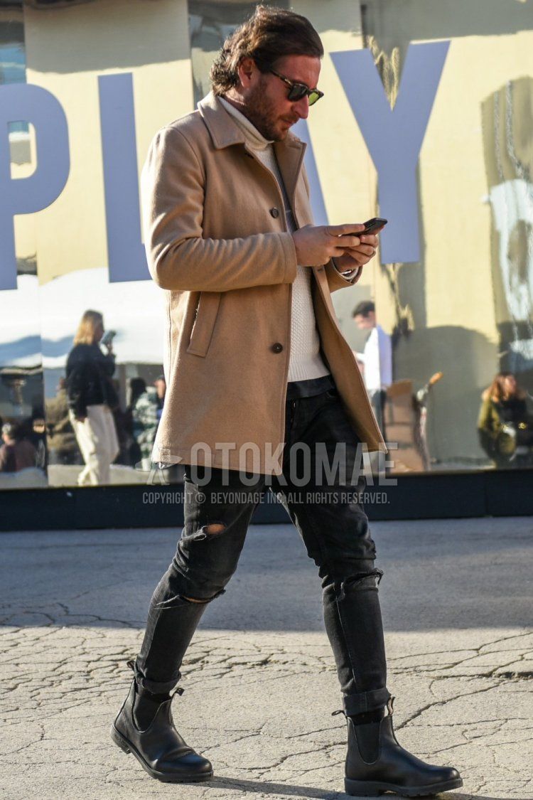 Men's fall/winter coordinate and outfit with brown tortoiseshell sunglasses, plain beige stainless steel collar coat, plain white turtleneck knit, dark gray plain damaged jeans, and black side gore boots.