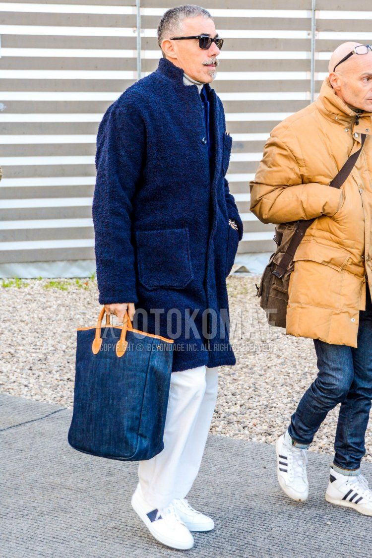 Men's winter coordinate and outfit with plain sunglasses, plain navy chester coat, plain white wide-leg pants, and plain navy tote bag.