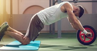 腹筋ローラーは毎日やるべき？おすすめの頻度や効果を感じる方法を紹介