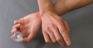 使わなくなった香水を1分でリメイク！“練り香水”に変身させる方法を紹介