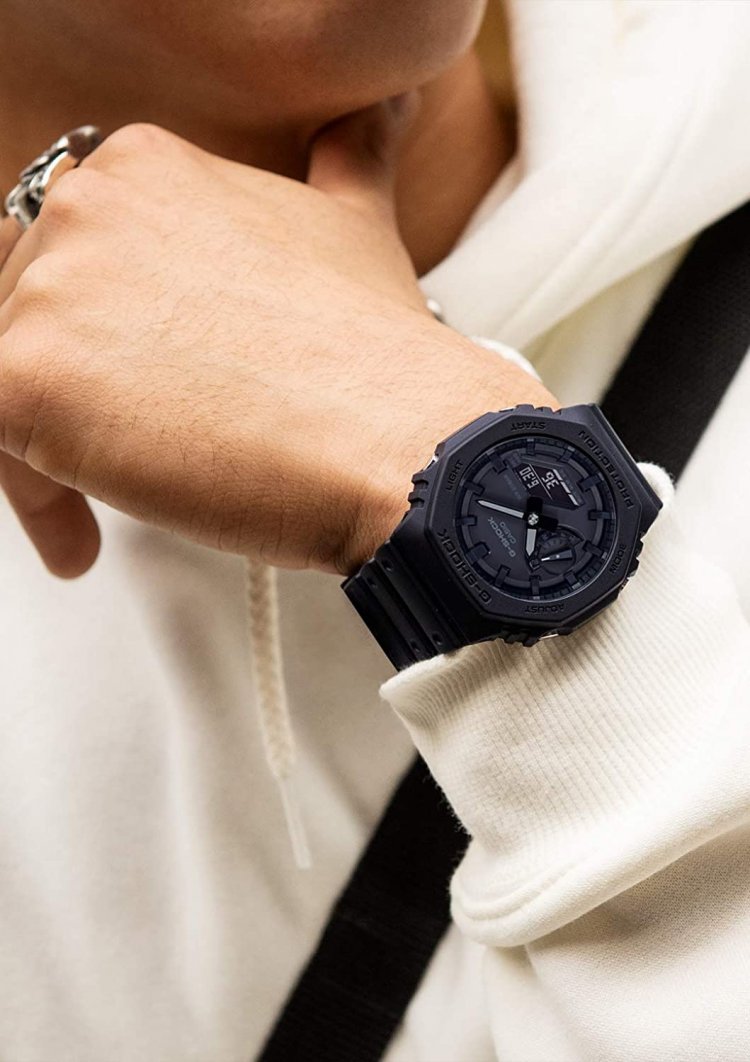 Attraction of G-SHOCK "GA-2100" ➁ "Simple, casual design that can be worn on or off the wrist."