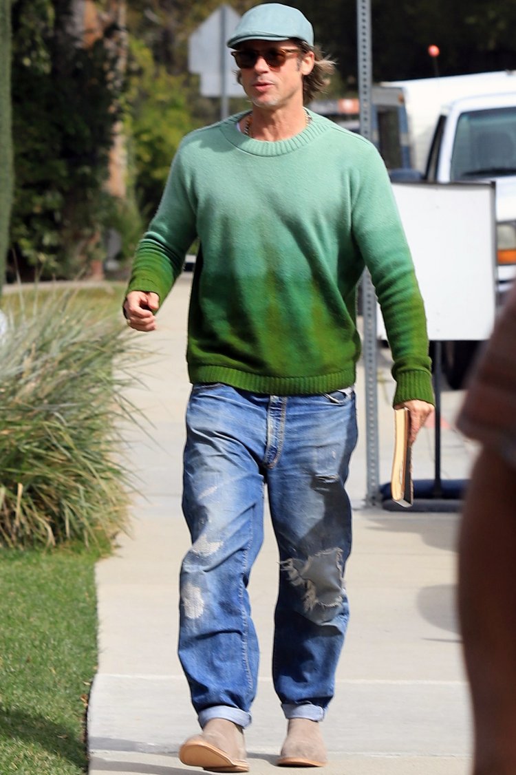 EXCLUSIVE: Brad Pitt Looks Casual as He Heads to a Meeting in Los Angeles
