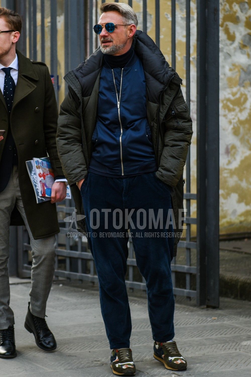 ショート丈のダウンジャケットで冬のメンズコーデにメリハリを 着こなしのコツと事例 おすすめアイテムを凝縮して紹介 メンズファッションメディア Otokomae 男前研究所