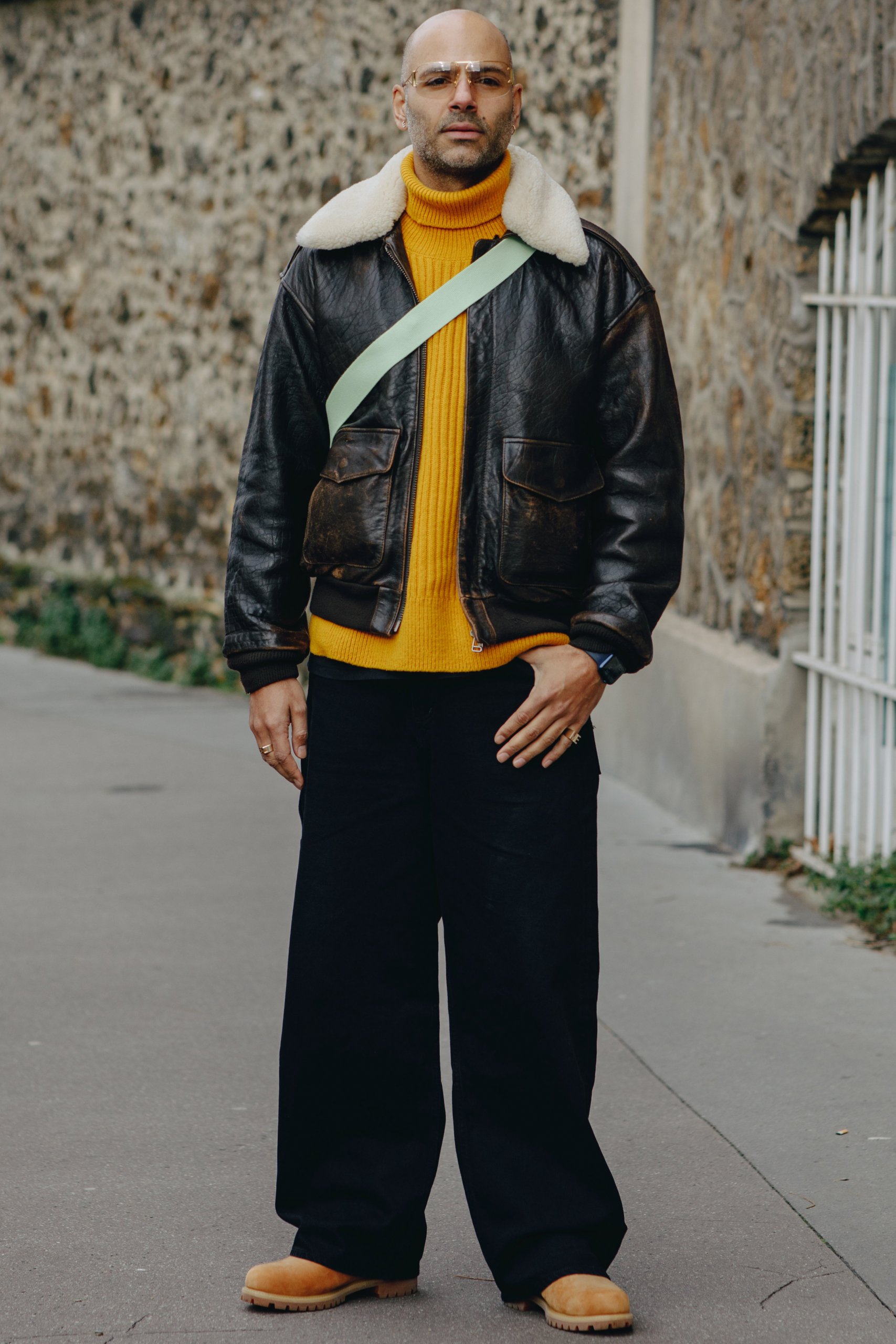 黒ワイドパンツコーデのマンネリ打破の参考に オシャレの達人の最新スナップをチェック メンズファッションメディア Otokomae 男前研究所