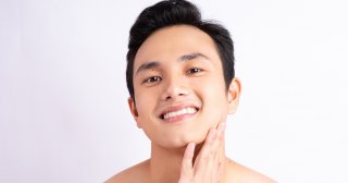 脂ぎった肌で悩むメンズ必見！顔のテカリを防止、抑えるための化粧品10選