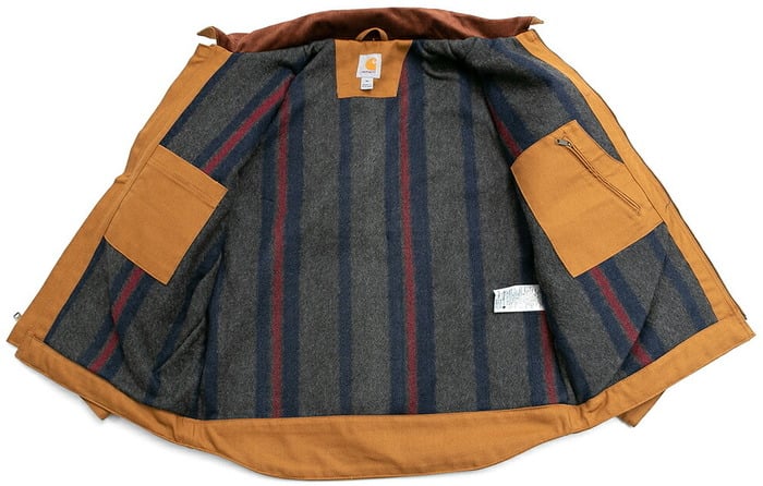 カーハート デトロイトジャケットの特徴④「保温性の高いブランケット素材とキルトの裏地」