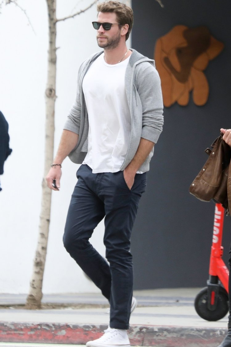*EXCLUSIVE* Liam Hemsworth exits Elephante restaurant after a long lunch with his mom