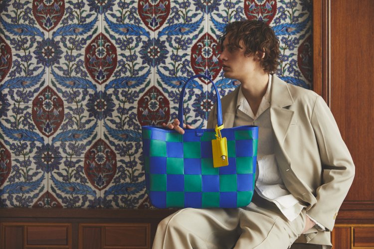 ペッレ モルビダの新作バッグは、モロッコのマジョレル庭園からインスパイアされたパッチワークデザイン！