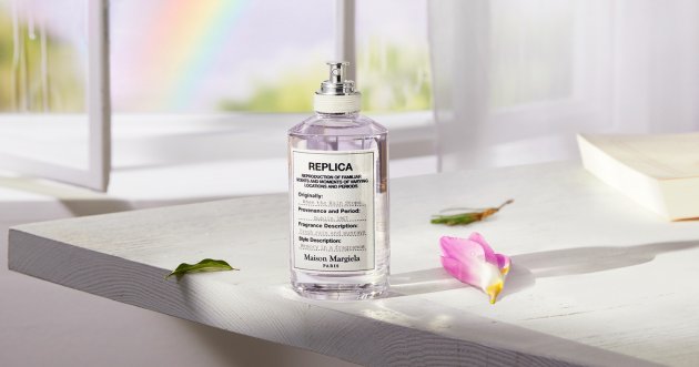 メゾン マルジェラの人気フレグランス「レプリカ」の新作は、雨上がりの余韻と淡い陽光の香りを表現