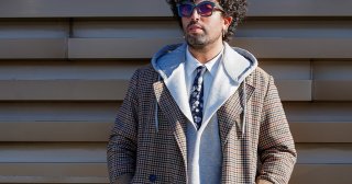 パーカーの下からtシャツの裾は出す 出さない メンズファッションメディア Sciakyshops 男前研究所