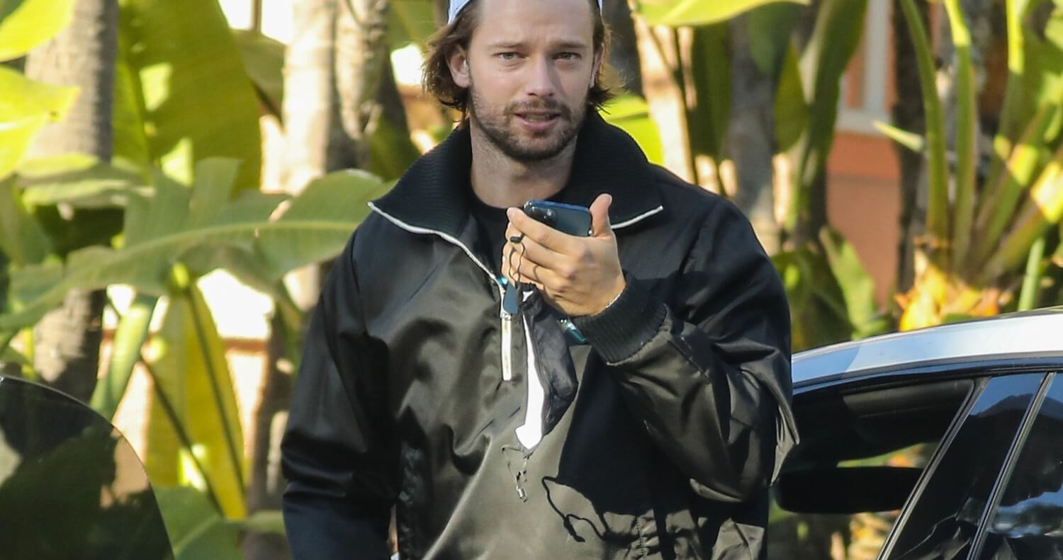 春コーデを都会的にみせるナイロンジャケットの 黒 おしゃれにみせるメンズ着こなしサンプル３選 メンズファッションメディア Otokomae 男前研究所