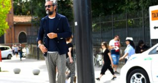 メンズ服の定番色“ネイビー＆グレー”で作るお洒落な大人コーデを厳選！
