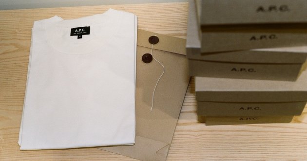 New pack t-shirts from A.P.C. are available only in Japan! The package is a chic kraft bag