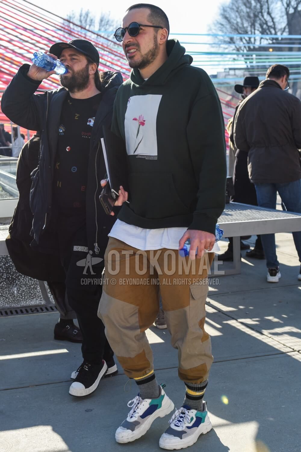 5月の服装に最適なメンズコーデを海外スナップから学ぶ 着こなし事例とおすすめアイテムを紹介 メンズファッションメディア Otokomae 男前研究所 ページ 3 ページ 3