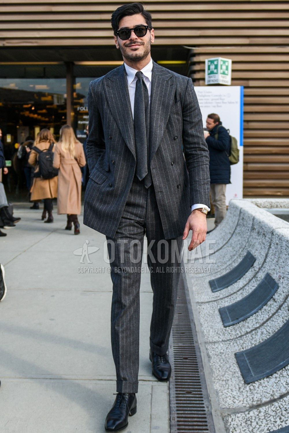 Men's spring and fall outfit with plain black sunglasses from Boston ...