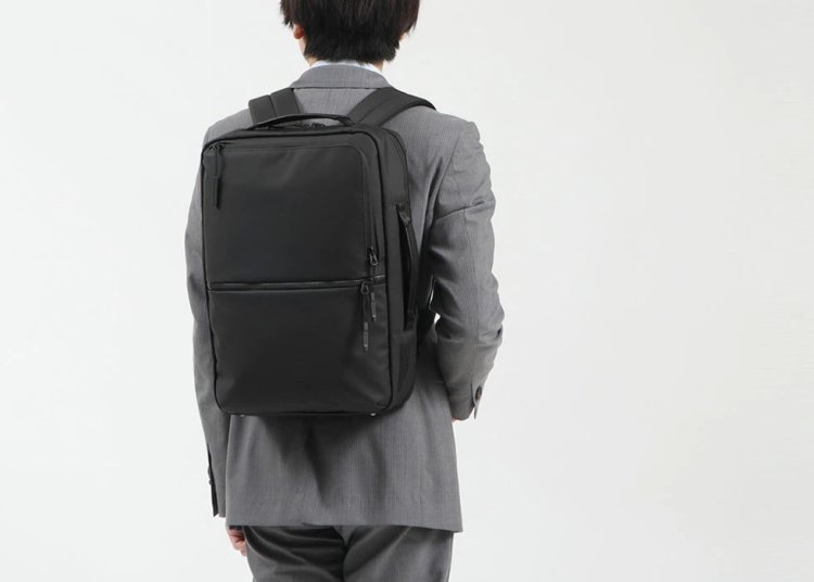 Bags that go well with suits: Brand 7 "samsonite
