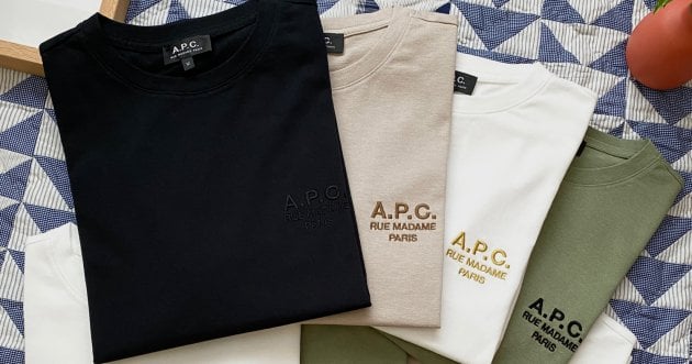 A.P.C.が定番Tシャツ「Raymond Tシャツ」の店舗によってカラーが異なる限定モデルを発売