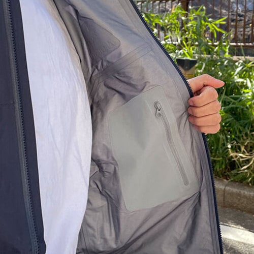 アークテリクス ベータジャケットの魅力⑥「何かと便利な内側ポケット付き」