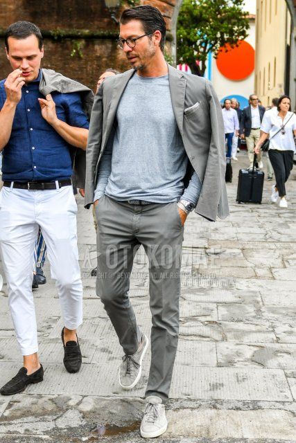 Men's spring and fall coordinate and outfit with plain brown glasses, plain gray long T, plain gray leather belt, plain gray mesh belt, gray low-cut sneakers, and plain gray suit.